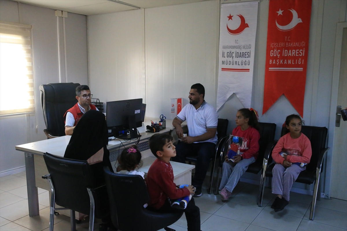 İç savaş nedeniyle Türkiye'ye sığınan Suriyelilerin 61 yıllık Baas rejiminin devrilmesi sonrasında...