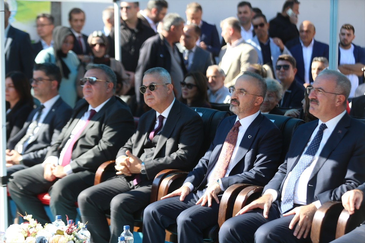 İçişleri Bakan Yardımcısı Bülent Turan, Çanakkale'nin Lapseki ilçesinde düzenlenen Güler Kayalı...