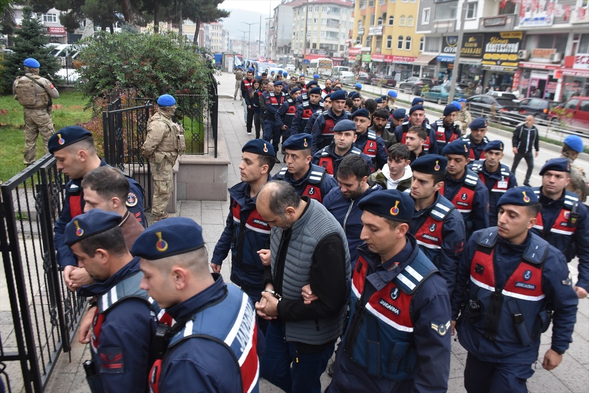 İçişleri Bakanı Ali Yerlikaya, internet siteleri üzerinden yasa dışı bahis oynattıkları ve yasa...