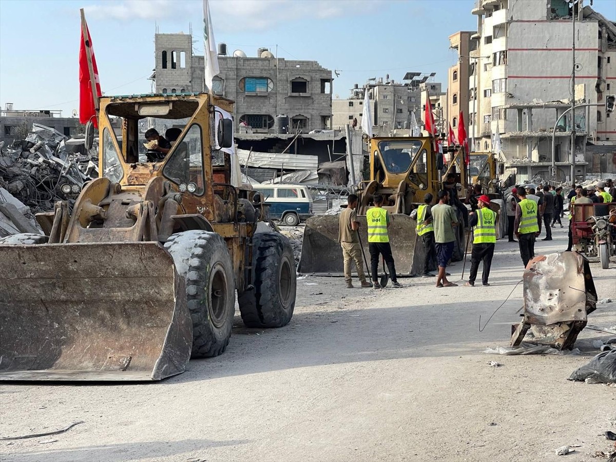 İnsan Hak ve Hürriyetleri (İHH) İnsani Yardım Vakfı, İsrail'in saldırıları nedeniyle yıkıma...