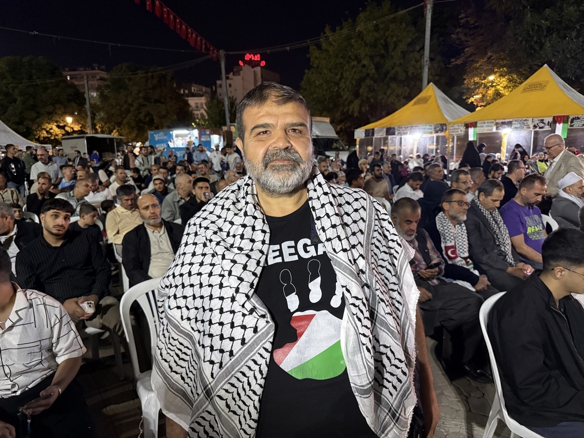 İsrail'in Küresel Sumud Filosu'na saldırısı Gaziantep'te vatandaşlar tarafından protesto...