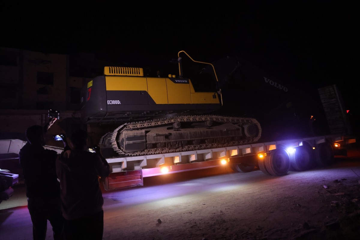 İsrail'in, Mısır arama kurtarma ekiplerinin, Hamas'ın ateşkes ve esir takası çerçevesinde iade...