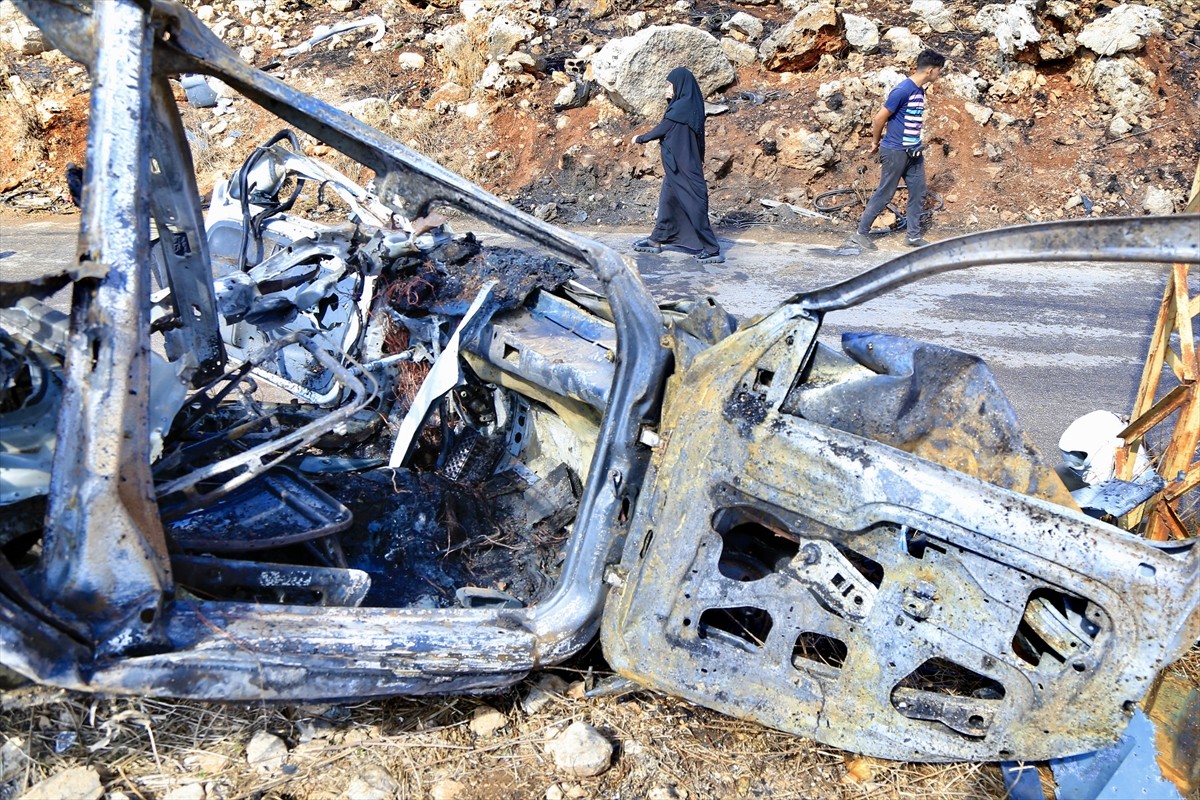 İsrail ordusunun Lübnan’ın güneyindeki Nebatiye kentinde bir araca insansız hava aracı (İHA) ile...