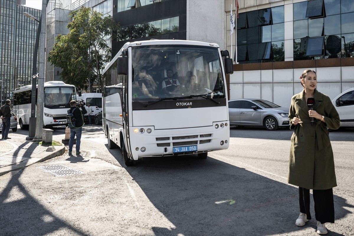 İstanbul'da düzenlenen uyuşturucu operasyonunda ifade işlemleri tamamlanan 12 ünlü isim, kan...