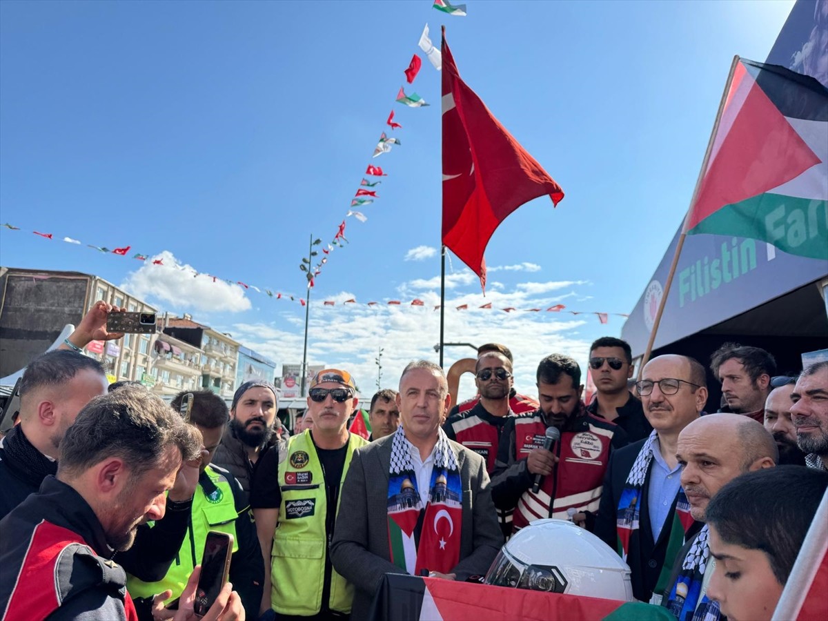 İstanbul'da motosikletliler Gazze'de yaşanan insanlık dramına dikkati çekmek için "Gazze için...
