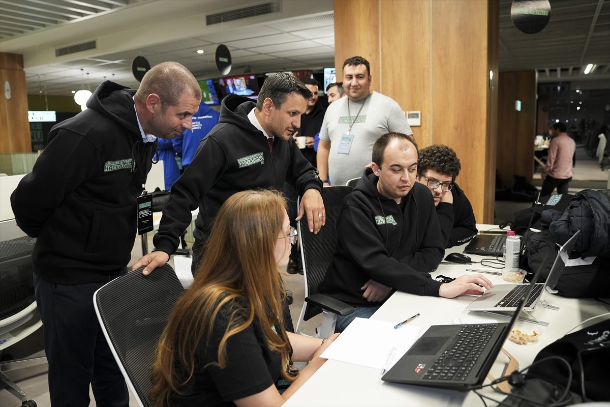 İstanbul'daki Uluslararası Haber Merkezi'nde başlayan AA Medya Teknolojileri Hackathonu V2.0'ı...