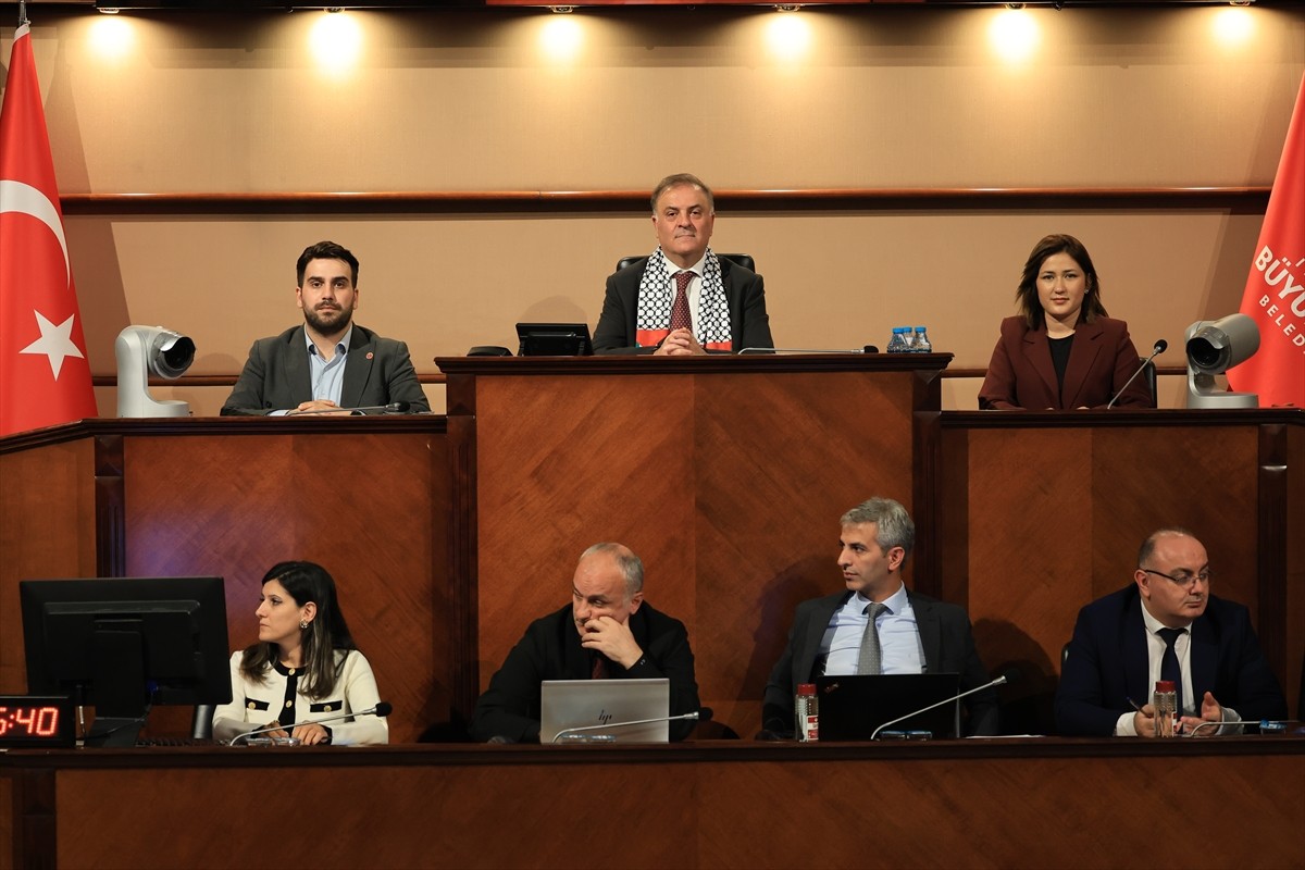 İstanbul Büyükşehir Belediye (İBB) Meclisi Ekim Ayı Toplantıları'nın birinci oturumu, İBB Başkan...