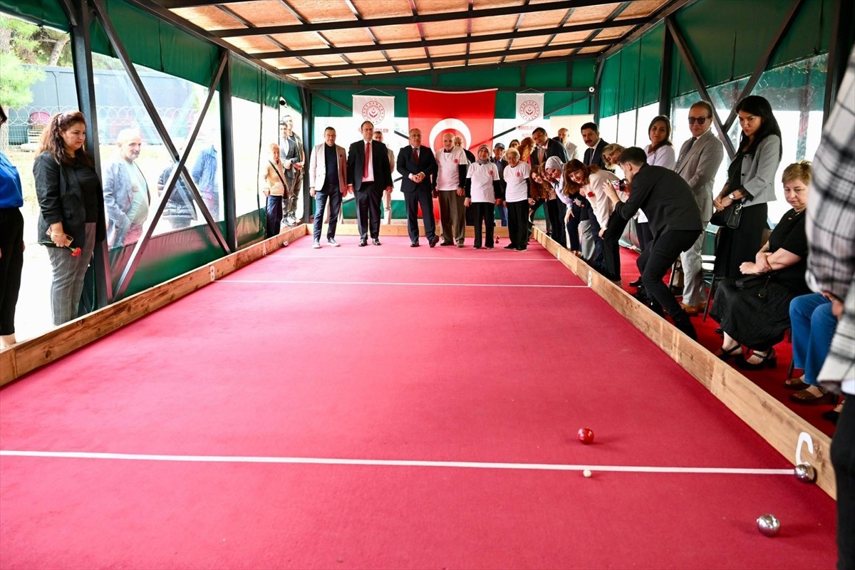 İstanbul İl Sağlık Müdürlüğünce, 1 Ekim Dünya Yaşlılar Günü dolayısıyla düzenlenen etkinlikte...