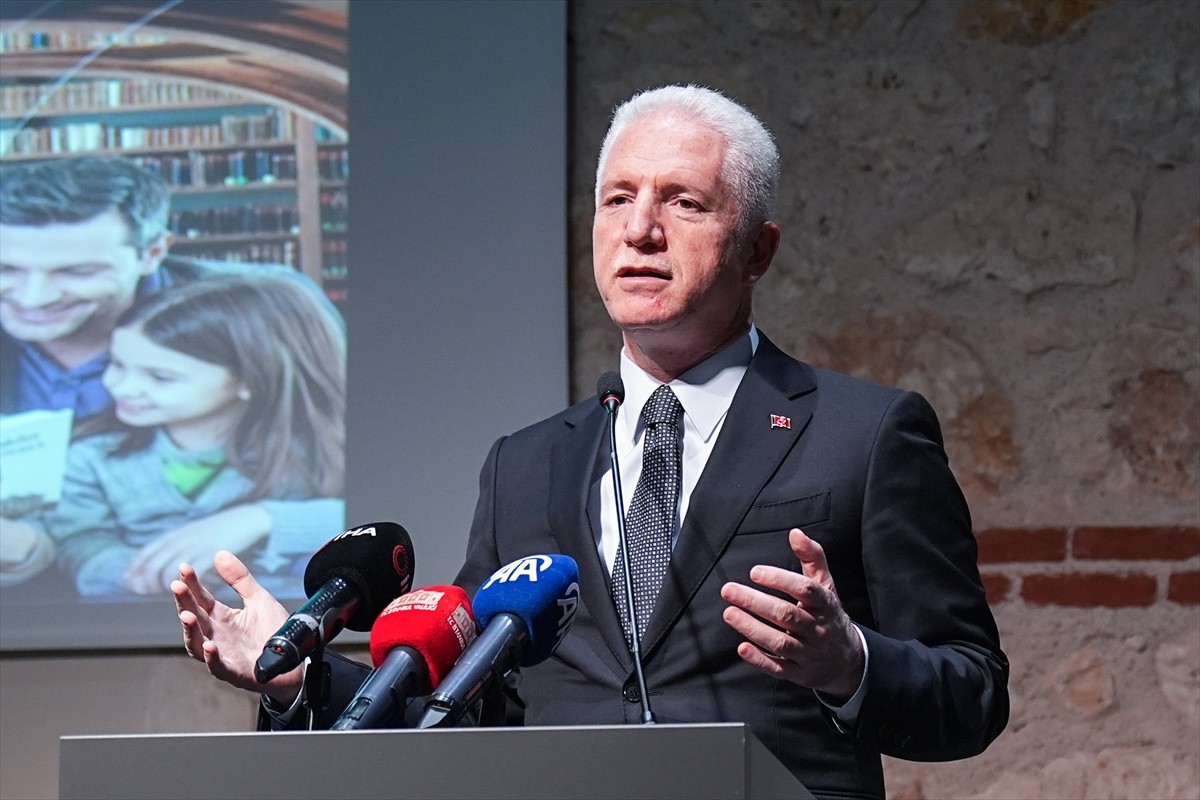 İstanbul Valiliği ve İl Milli Eğitim Müdürlüğü öncülüğünde yürütülen "Ben Okuyorum İstanbul...