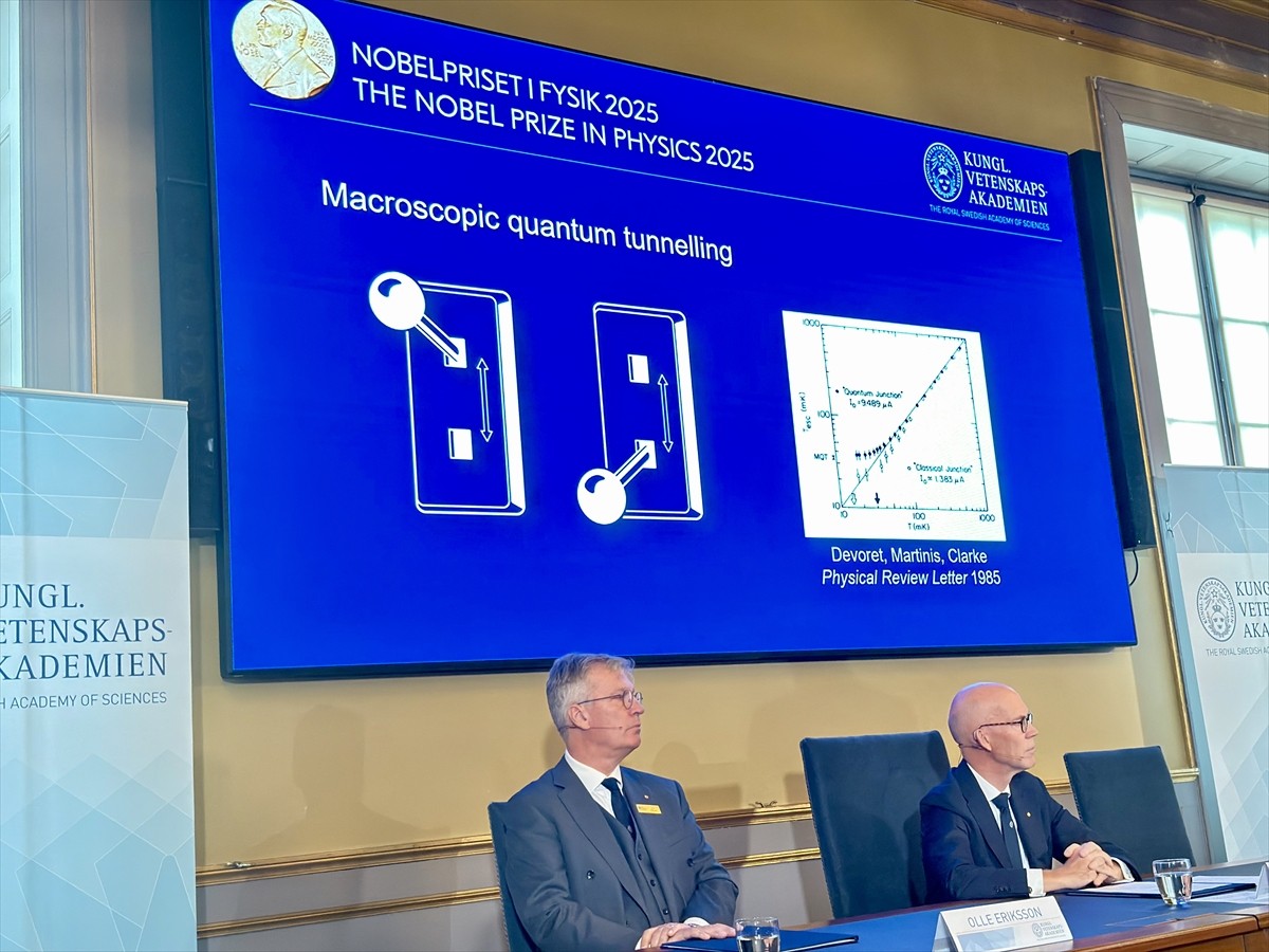 İsveç Kraliyet Bilimler Akademisi'nde düzenlenen basın toplantısında, 2025 Nobel Fizik Ödülü'nün...