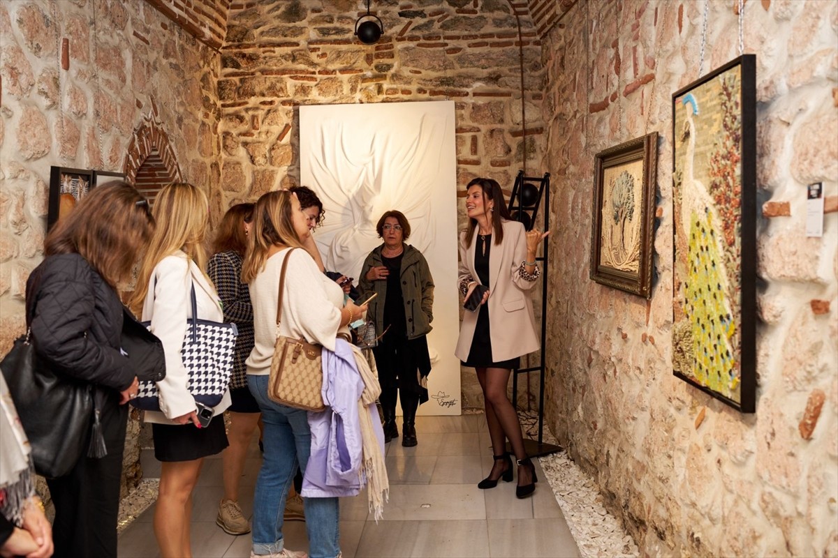 İVA Sanat'ın düzenlediği "Sanatta Hayat Var: II. Karma Sergi"si Ortaköy Tarihi Hüsrev Kethüda...