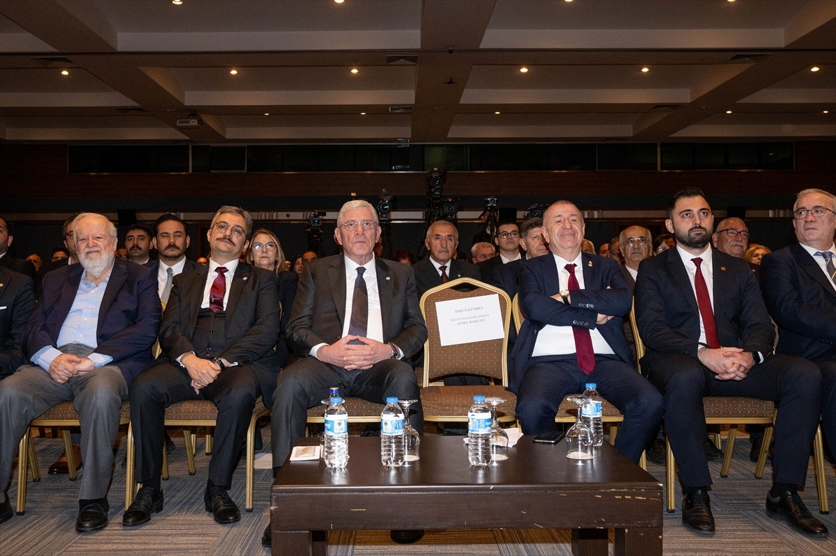 İYİ Parti Genel Başkanı Müsavat Dervişoğlu, Milliyetçi Kongre Derneği'nin, Ankara'da bir otelde...