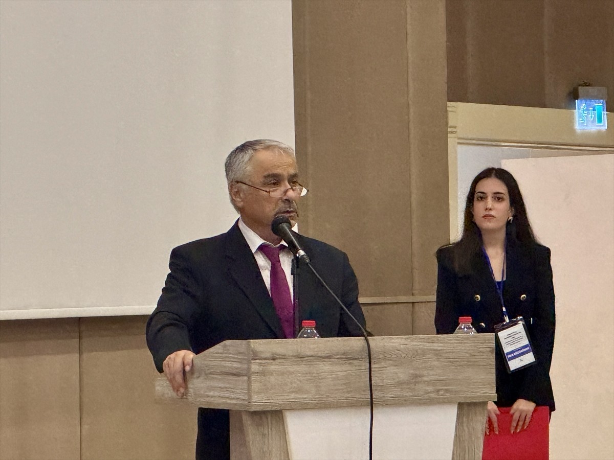 İzmir'de Dokuz Eylül Üniversitesi (DEÜ) ile Medya İşçileri (Medya-İş) Sendikası işbirliğinde...