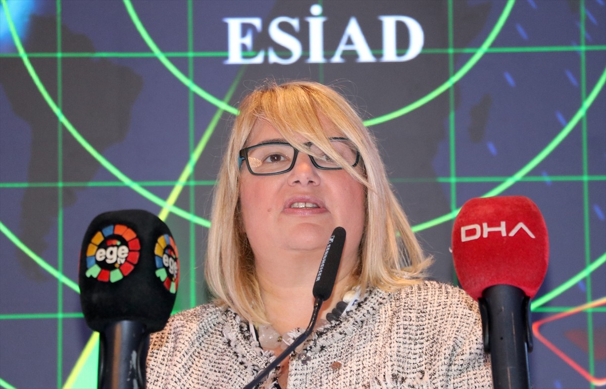 İzmir'de, Ege Sanayicileri ve İş İnsanları Derneği (ESİAD) tarafından savunma ve havacılık...