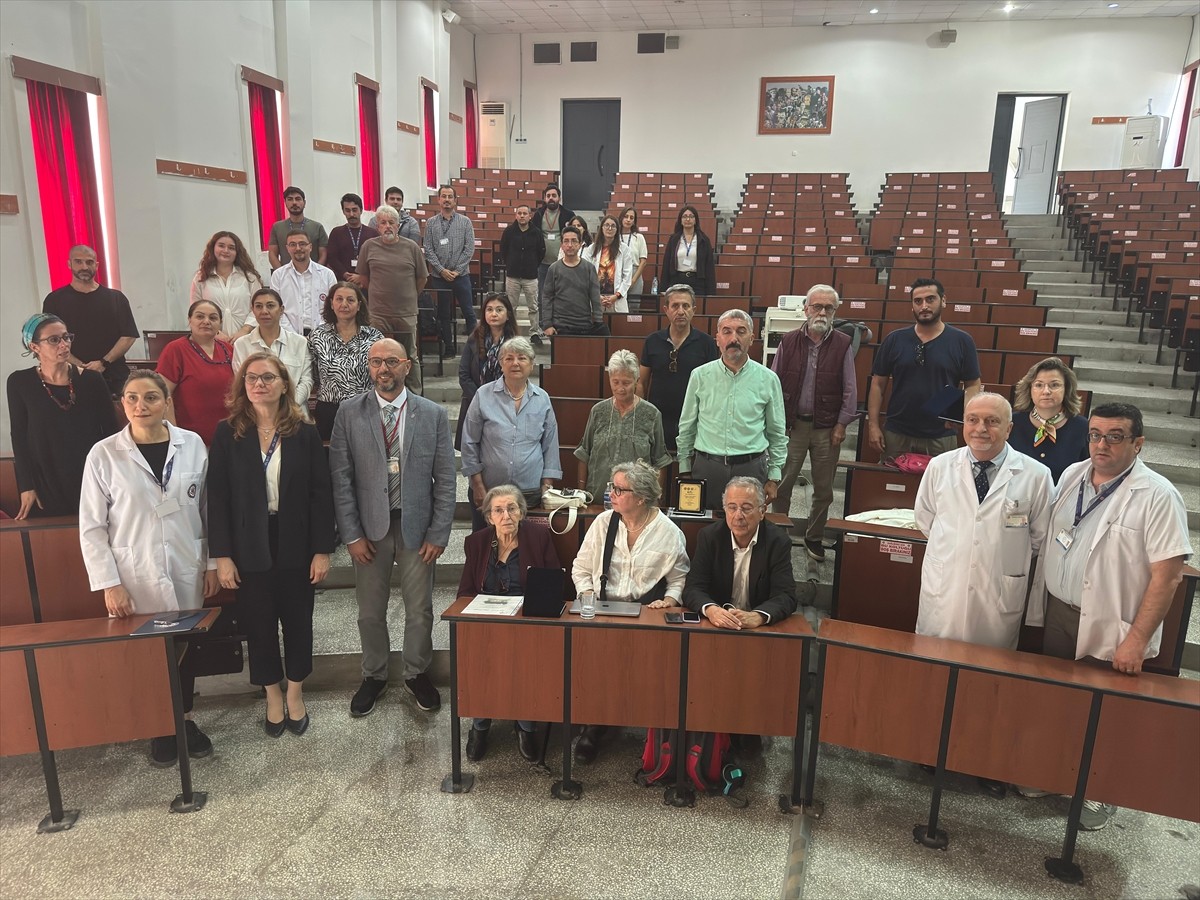  İzmir'de kadavralarını tıp fakültesi öğrencilerinin eğitimi için Ege Üniversitesi (EÜ) Tıp...