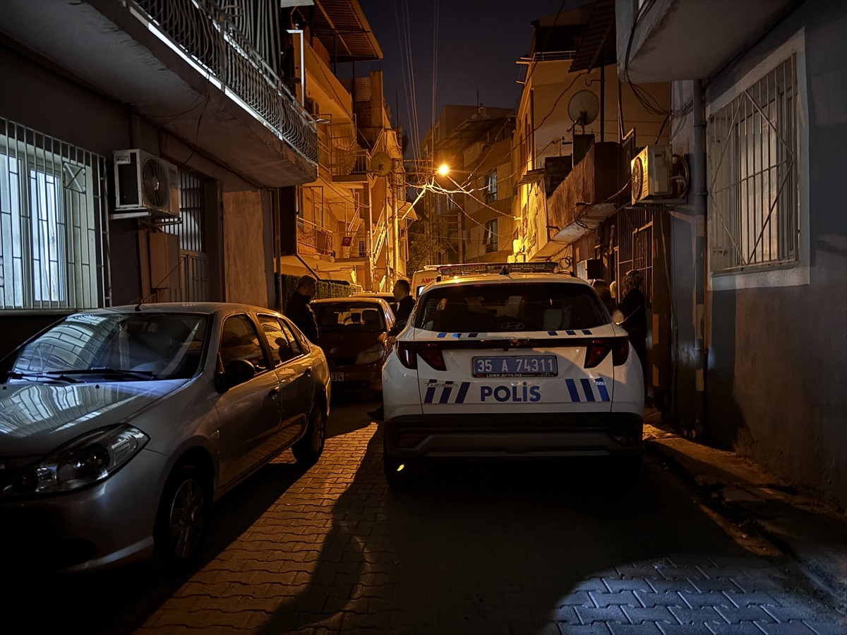 İzmir'in Bornova ilçesinde eşini tabancayla öldüren ve polisi arayarak ihbarda bulunan şüpheli...
