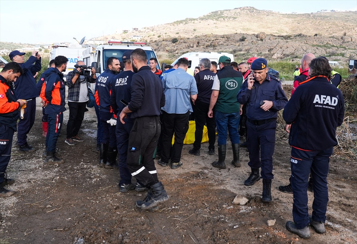 İzmir'in Foça ilçesinde yaşanan sağanak sonrası sel sularına kapılan 70 yaşındaki Bülent...