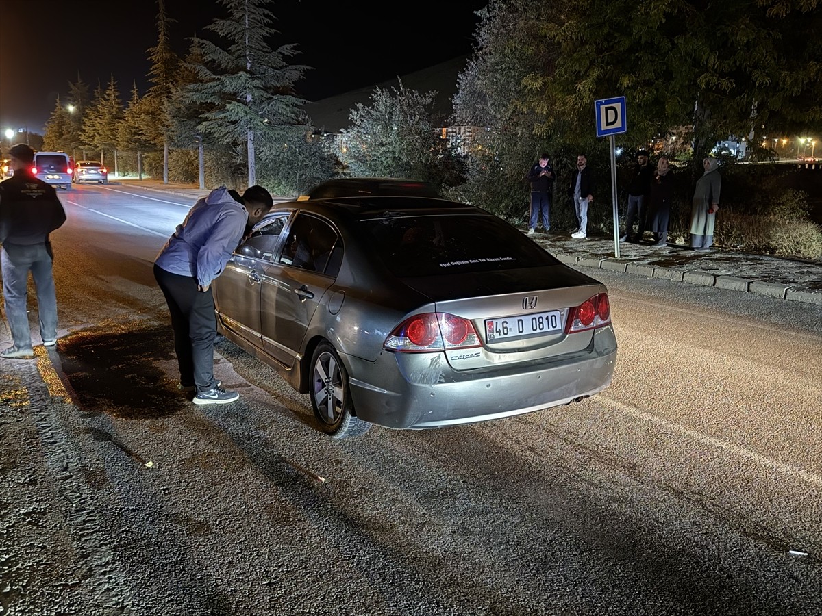 Kahramanmaraş'ın Afşin ilçesinde otomobilin çarptığı yaya, kaldırıldığı hastanede hayatını...