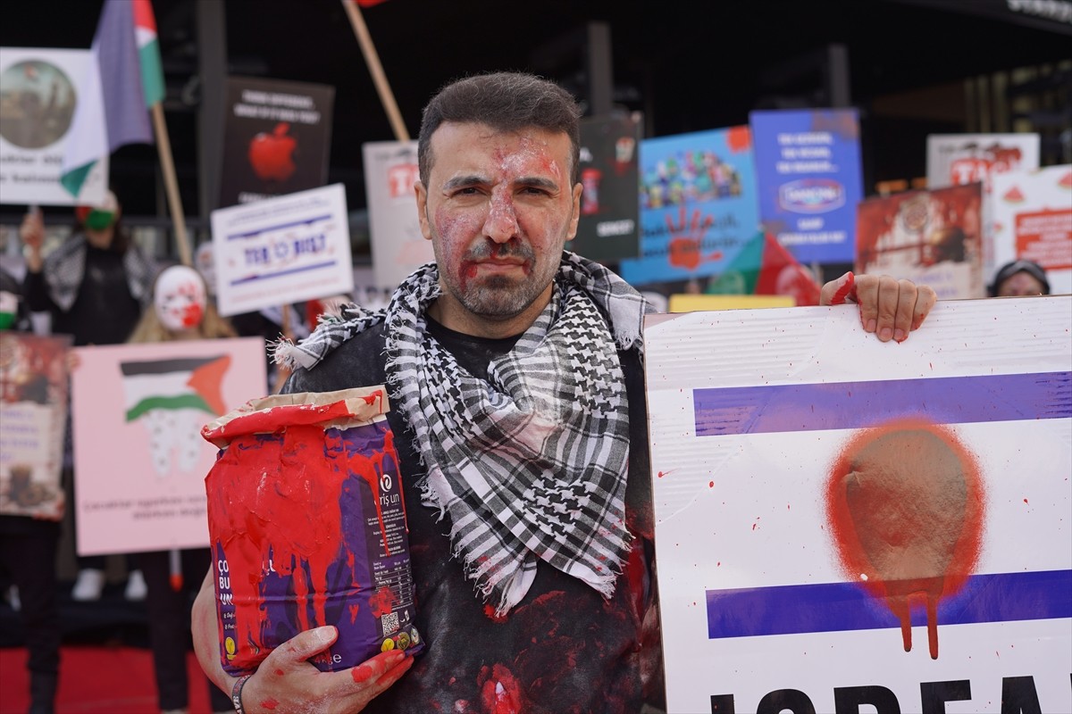 Kahramanmaraş'ta vatandaşlar, Filistin'de yaşanan insanlık dramına dikkat çekmek amacıyla...