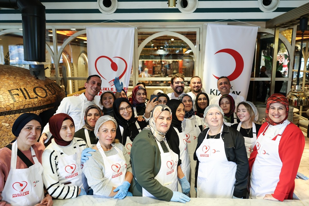 Kahramanmaraş'tan gelen 20 depremzede kadın, Türk Kızılay'ın İstanbul'da ünlü şeflerin katılımıyla...