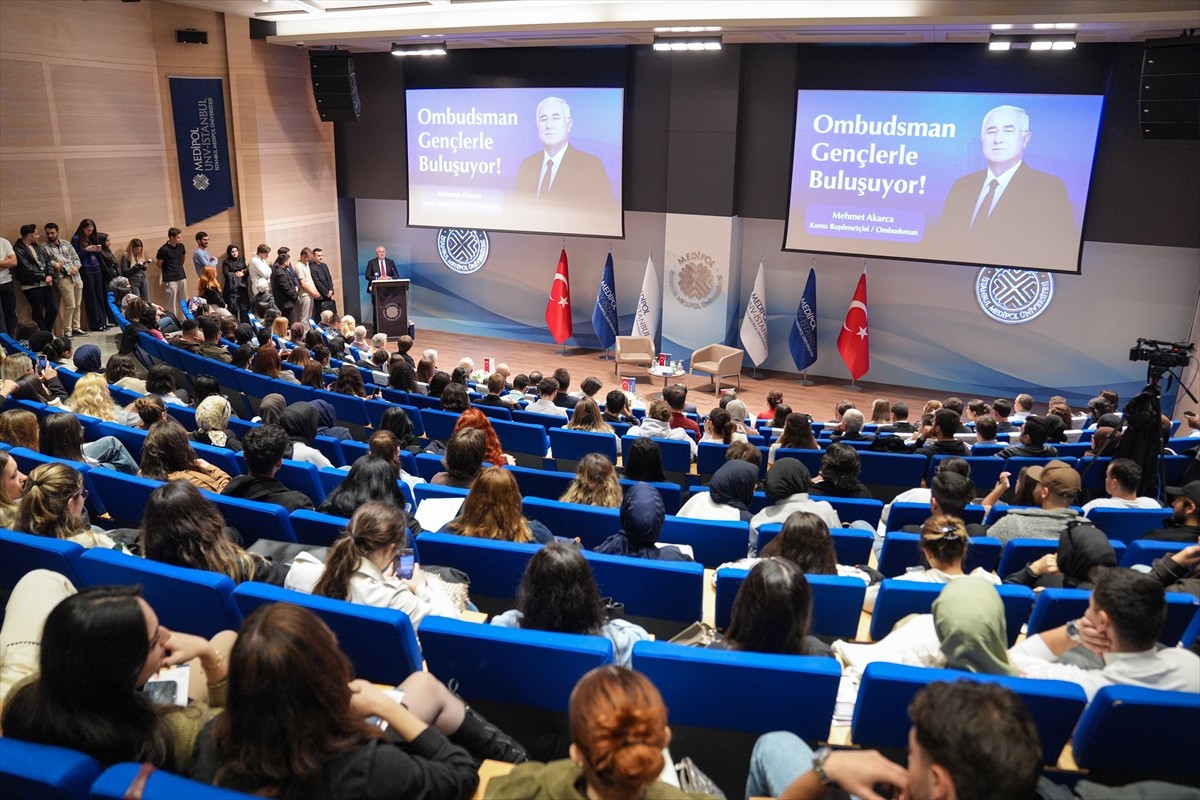Kamu Başdenetçisi Mehmet Akarca, İstanbul Medipol Üniversitesi Güney Kampüs'te düzenlenen...