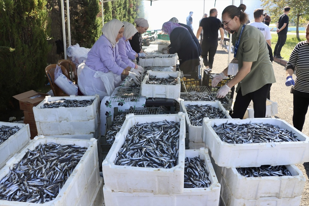 Karadeniz Teknik Üniversitesinde (KTÜ) gerçekleştirilen "KTÜ'ye Hoş Geldin" etkinliğine katılan...