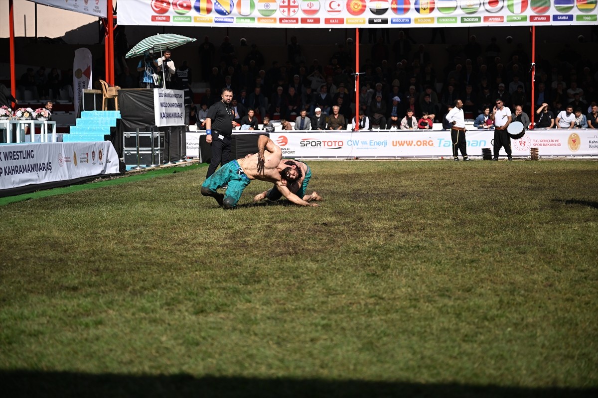 Karakucak Güreşleri Dünya Şampiyonası'nın ilki, 107 sporcunun katılımıyla Kahramanmaraş Batıpark...