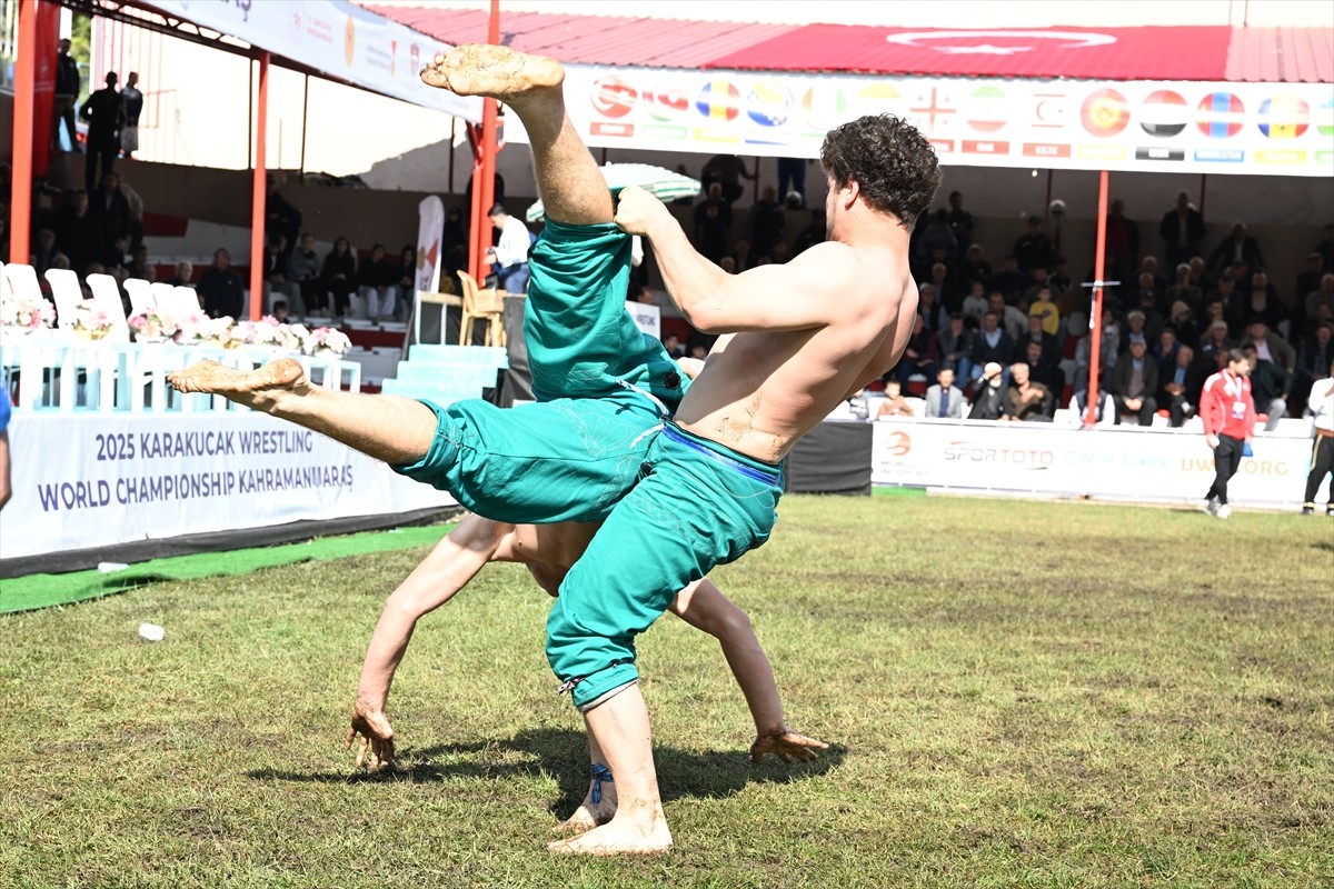 Karakucak Güreşleri Dünya Şampiyonası'nın ilki, 107 sporcunun katılımıyla Kahramanmaraş Batıpark...