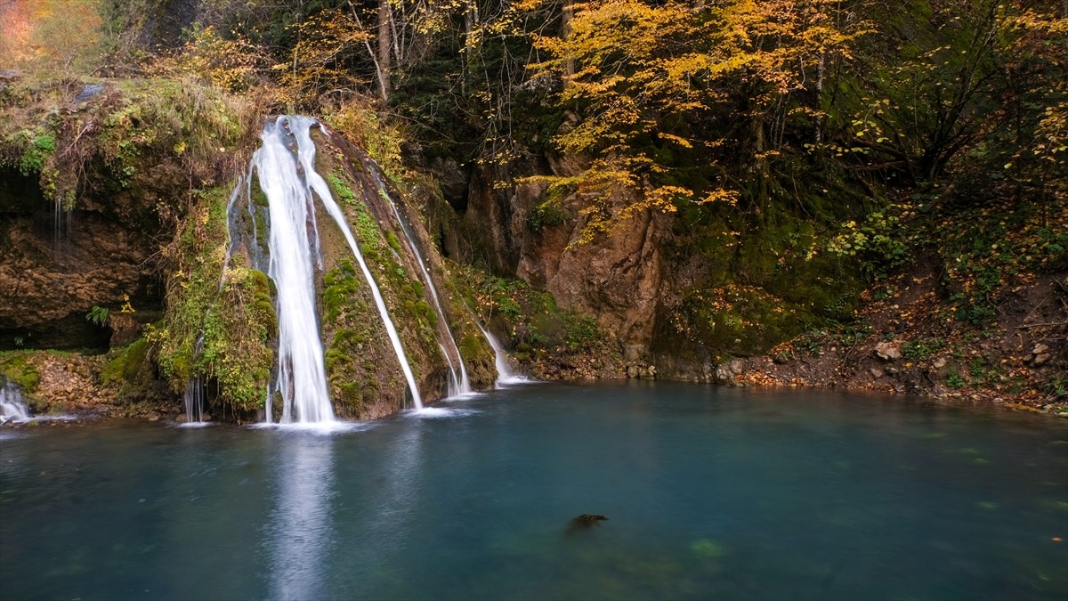 Kastamonu'nun doğal güzellikleriyle ünlü Azdavay ilçesindeki Saray Şelalesi'nde sonbaharın...