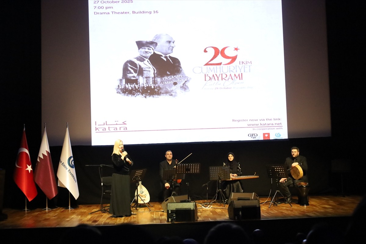 Katar'ın başkenti Doha'daki Katara Kültür Köyü'nde Türk halk ve sanat müziği konseri...