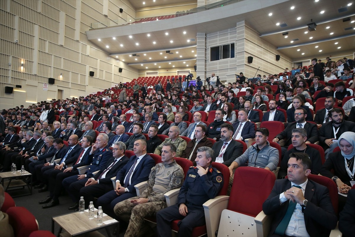  Kayseri'de TMMOB adına Makina Mühendisleri Odası (MMO) yürütücülüğünde düzenlenen "Uluslararası...