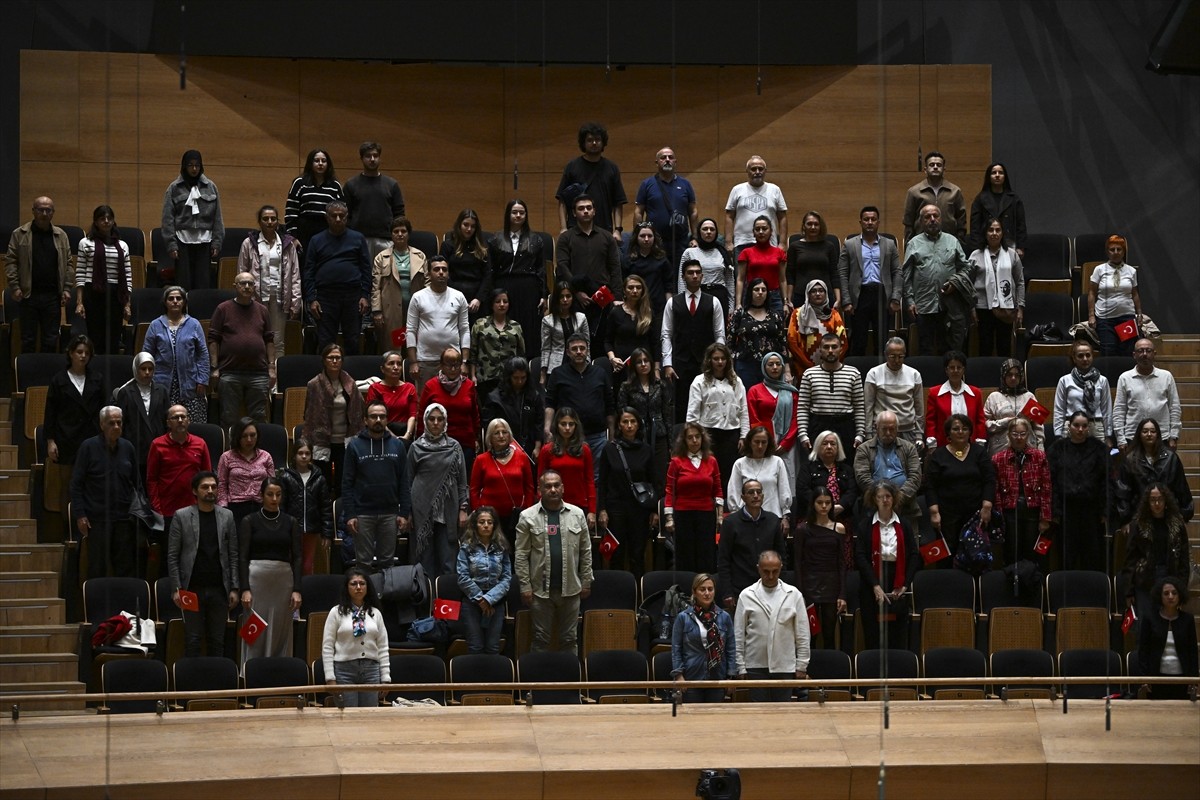 Keman virtüözü Cihat Aşkın ile bariton Teyfik Rodos, CSO Ada Ankara Ziraat Bankası Ana Salon'da...