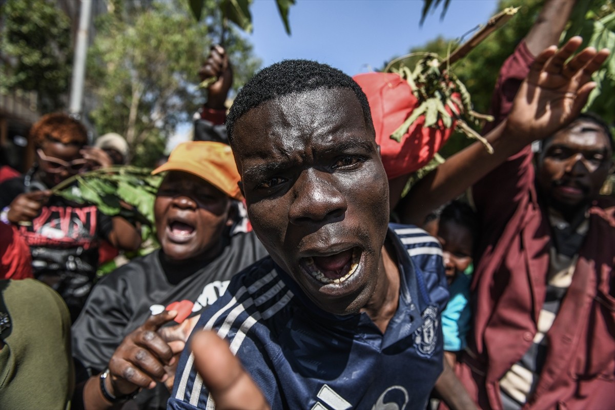 Kenya'nın eski Başbakanı ve muhalefet lideri Raila Odinga, Hindistan’da tedavi gördüğü hastanede...