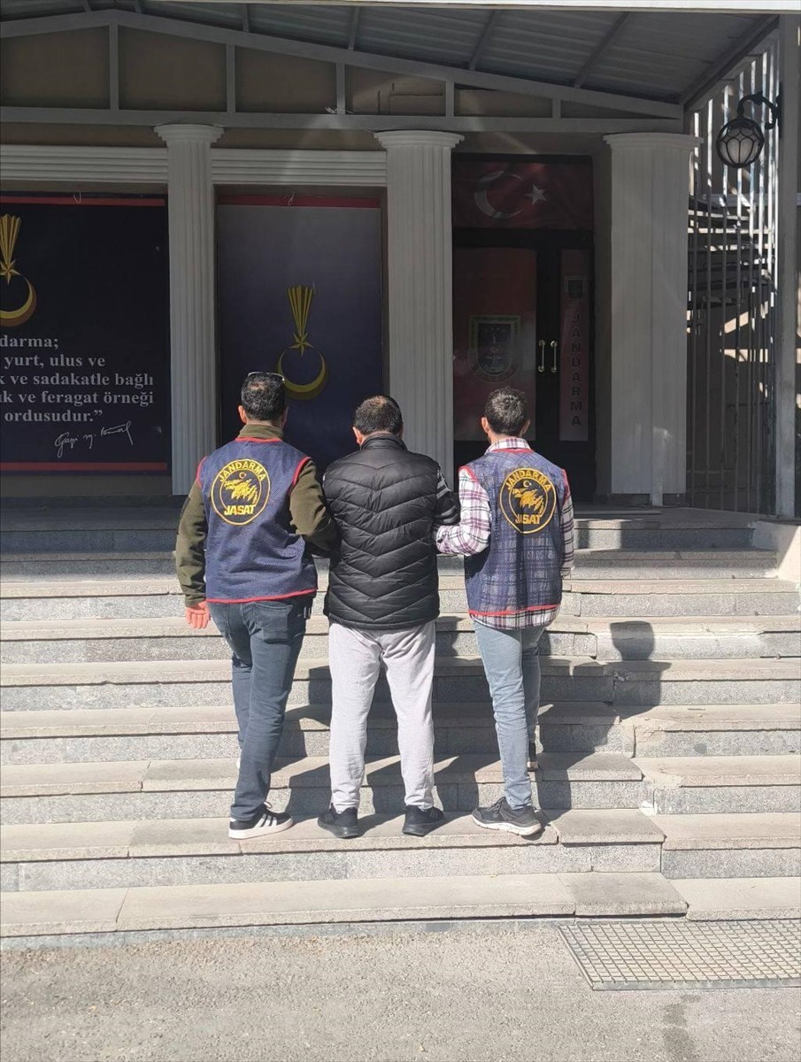 Kırıkkale'de haklarında kesinleşmiş hapis cezası bulunan 3 firari yakalandı.