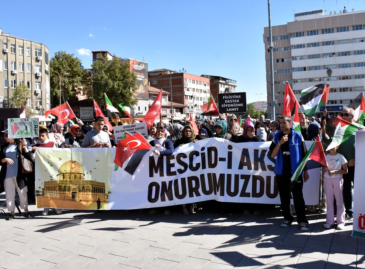 Kırıkkale'de, İsrail'in Gazze'ye yönelik saldırıları protesto edilerek, Küresel Sumud Filosu'na...