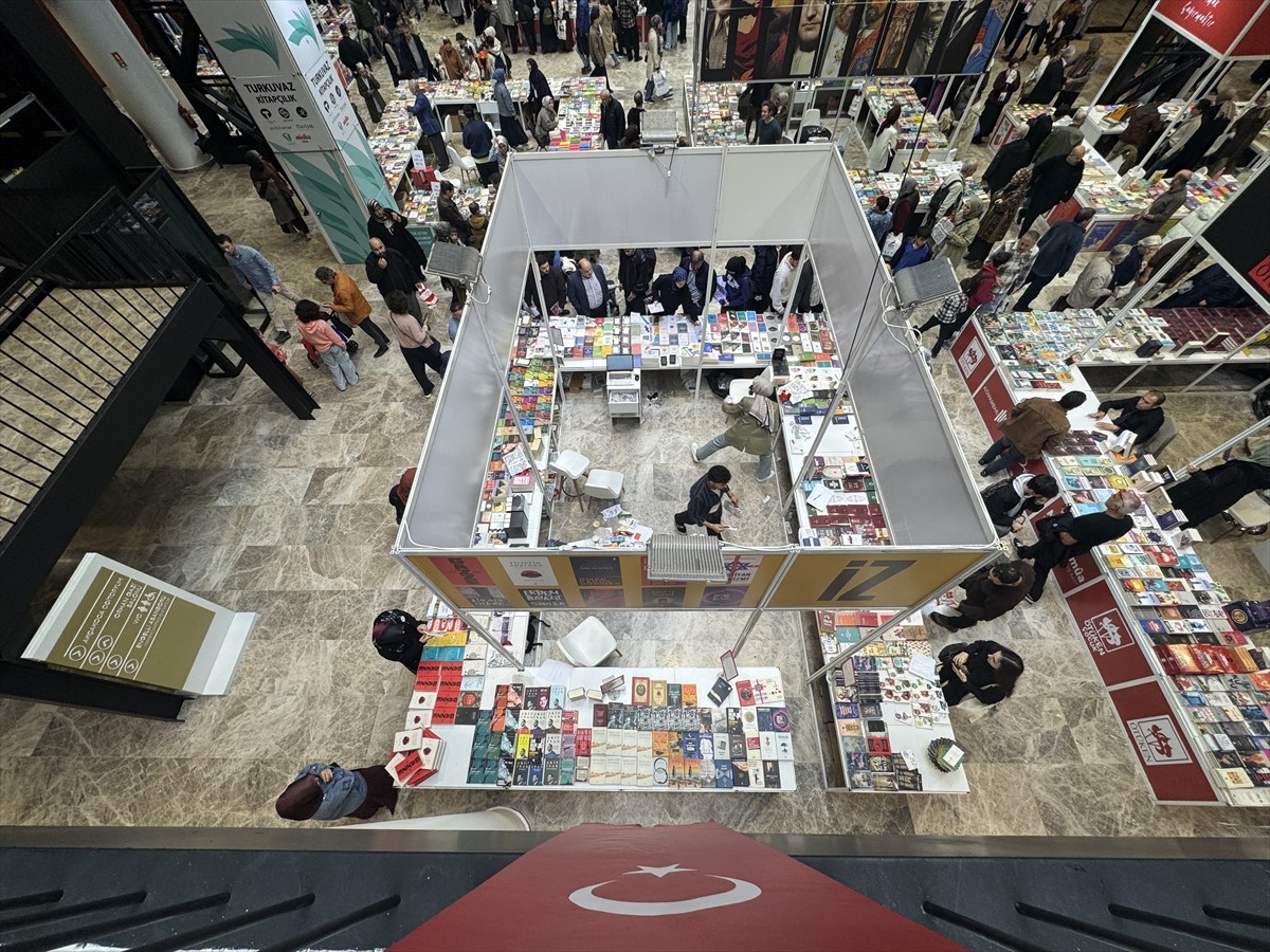 Kocaeli Büyükşehir Belediyesince bu yıl 15'incisi düzenlenen Kocaeli Kitap Fuarı sona erdi.