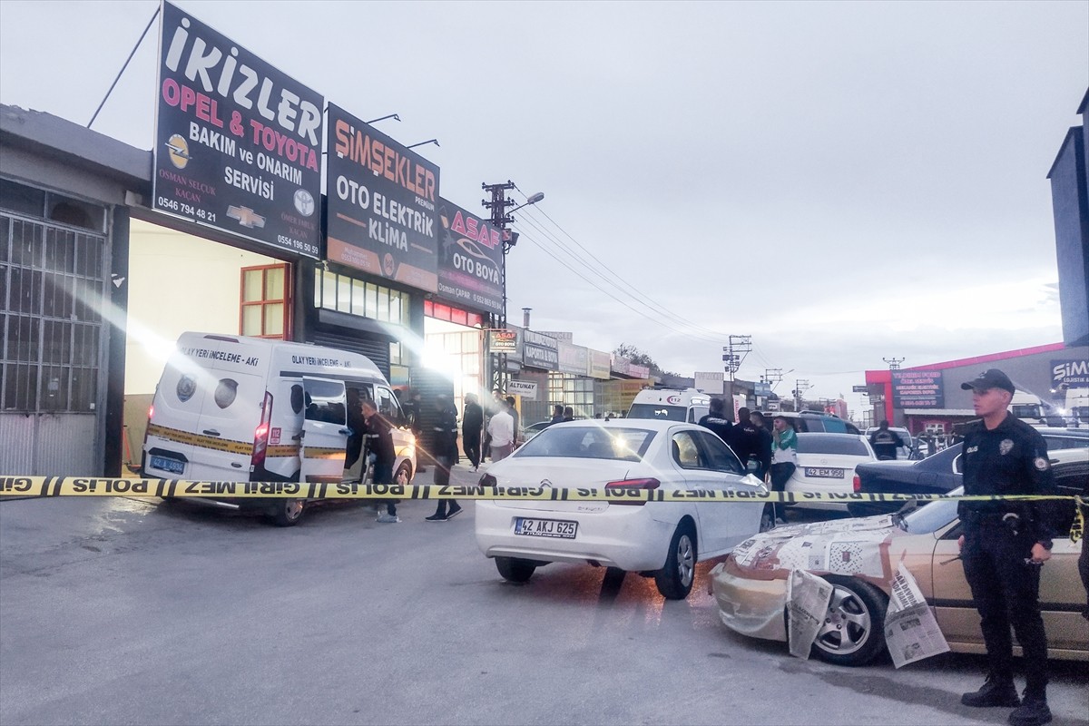 Konya'nın Selçuklu ilçesinde, Anadolu Sanayi Sitesi'ndeki bir iş yerine düzenlenen silahlı...