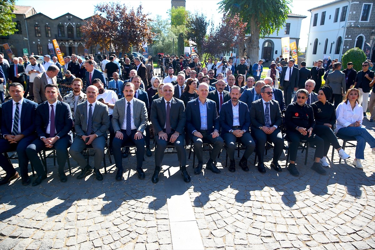 Kültür ve Turizm Bakanlığınca düzenlenen Türkiye Kültür Yolu Festivallerinin 17. durağı Diyarbakır...