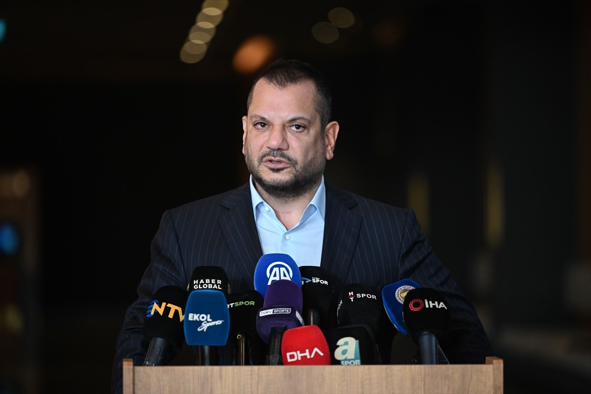  Kulüpler Birliği Başkanı Ertuğrul Doğan, Rixos Tersane Hotel'de yapılan ve kulüp başkanları ile...