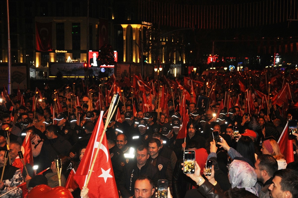 Kütahya'da, Cumhuriyet'in kuruluşunun 102. yıl dönümü ve 29 Ekim Cumhuriyet Bayramı dolayısıyla...