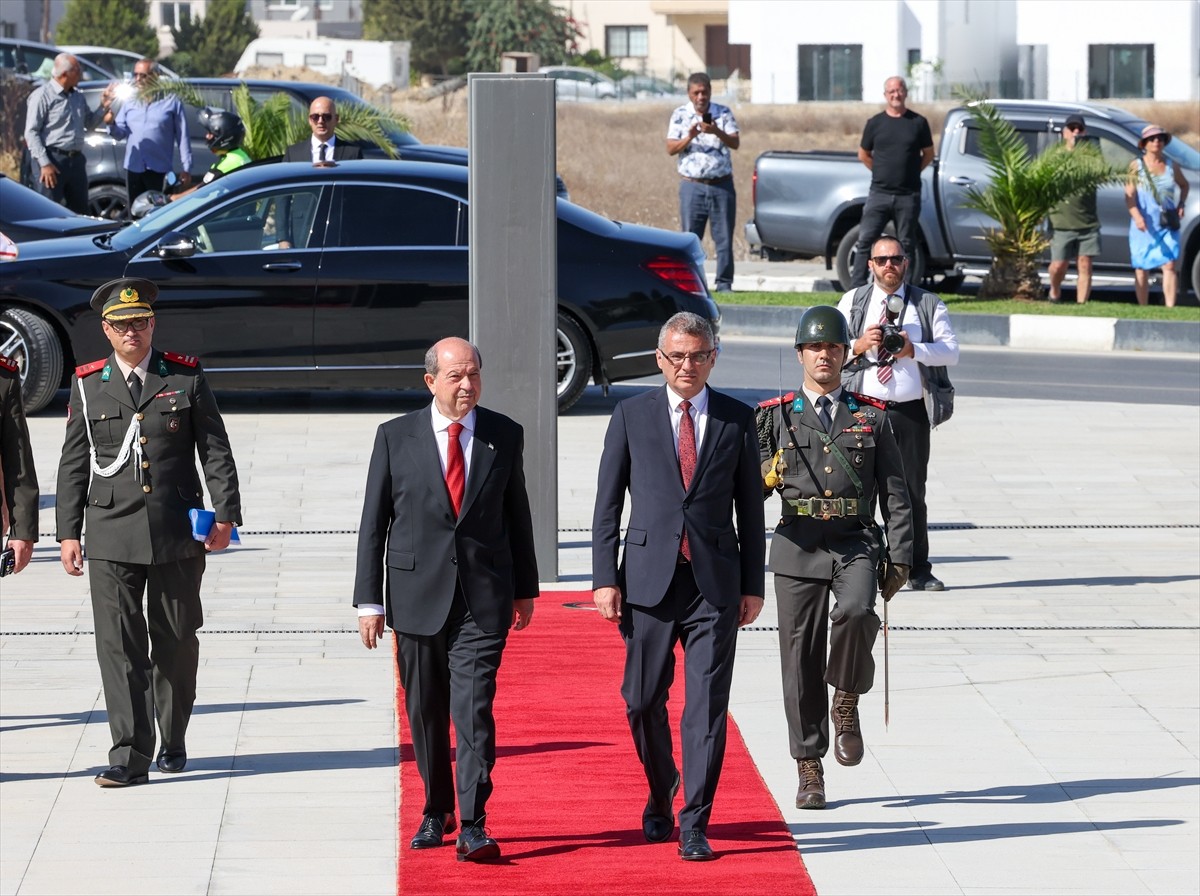 Kuzey Kıbrıs Türk Cumhuriyeti'nde (KKTC) yeni Cumhurbaşkanı Tufan Erhürman, devir teslim töreninin...