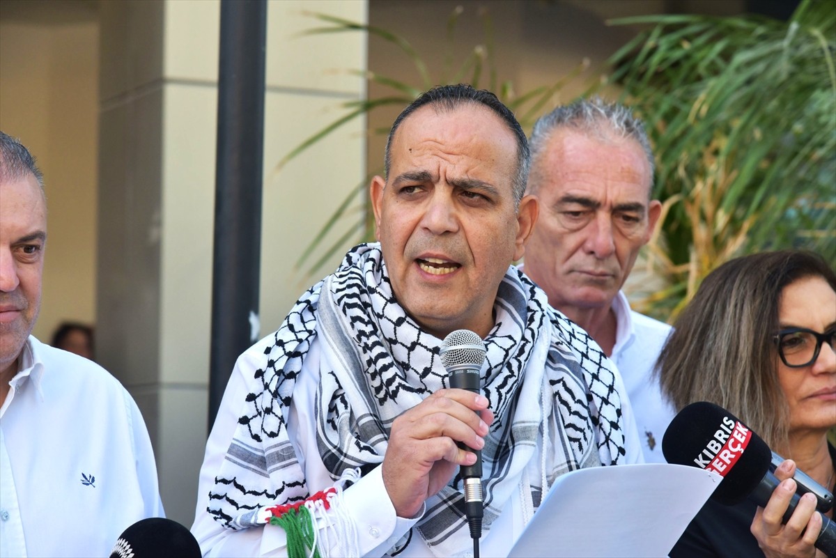 Kuzey Kıbrıs Türk Cumhuriyeti'nin (KKTC) Lefkoşa Türk Belediyesi (LTB) binasına Gazze halkı ile...