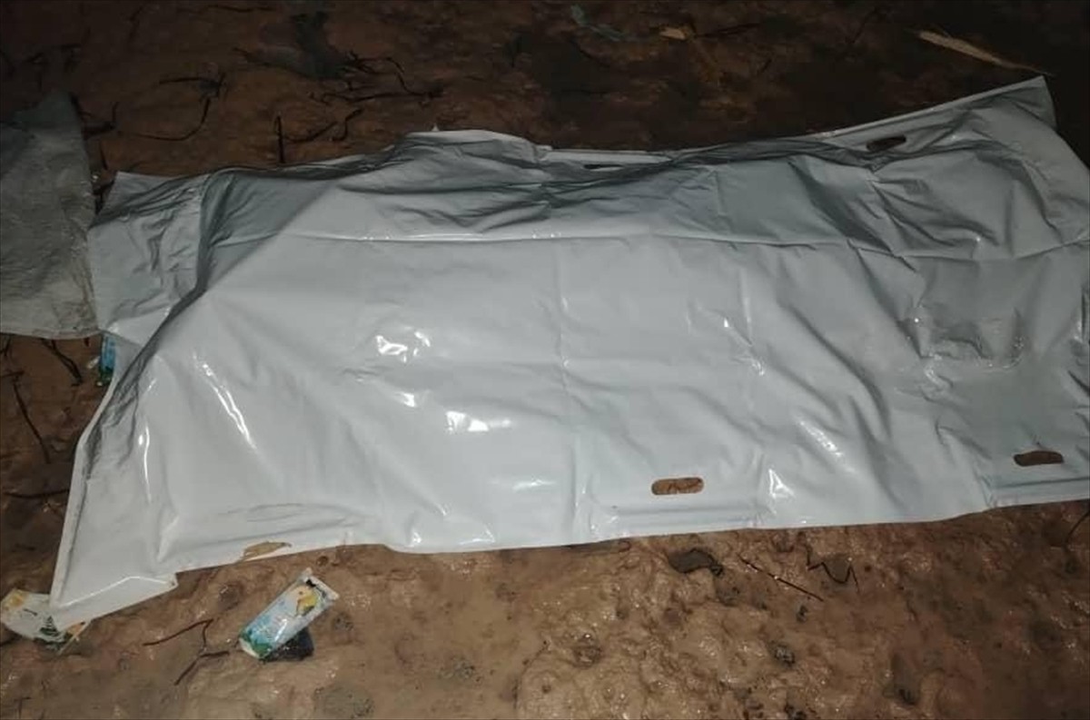 Libya makamları, ülkenin batısındaki Surman kenti açıklarında düzensiz göçmenleri taşıyan bir...