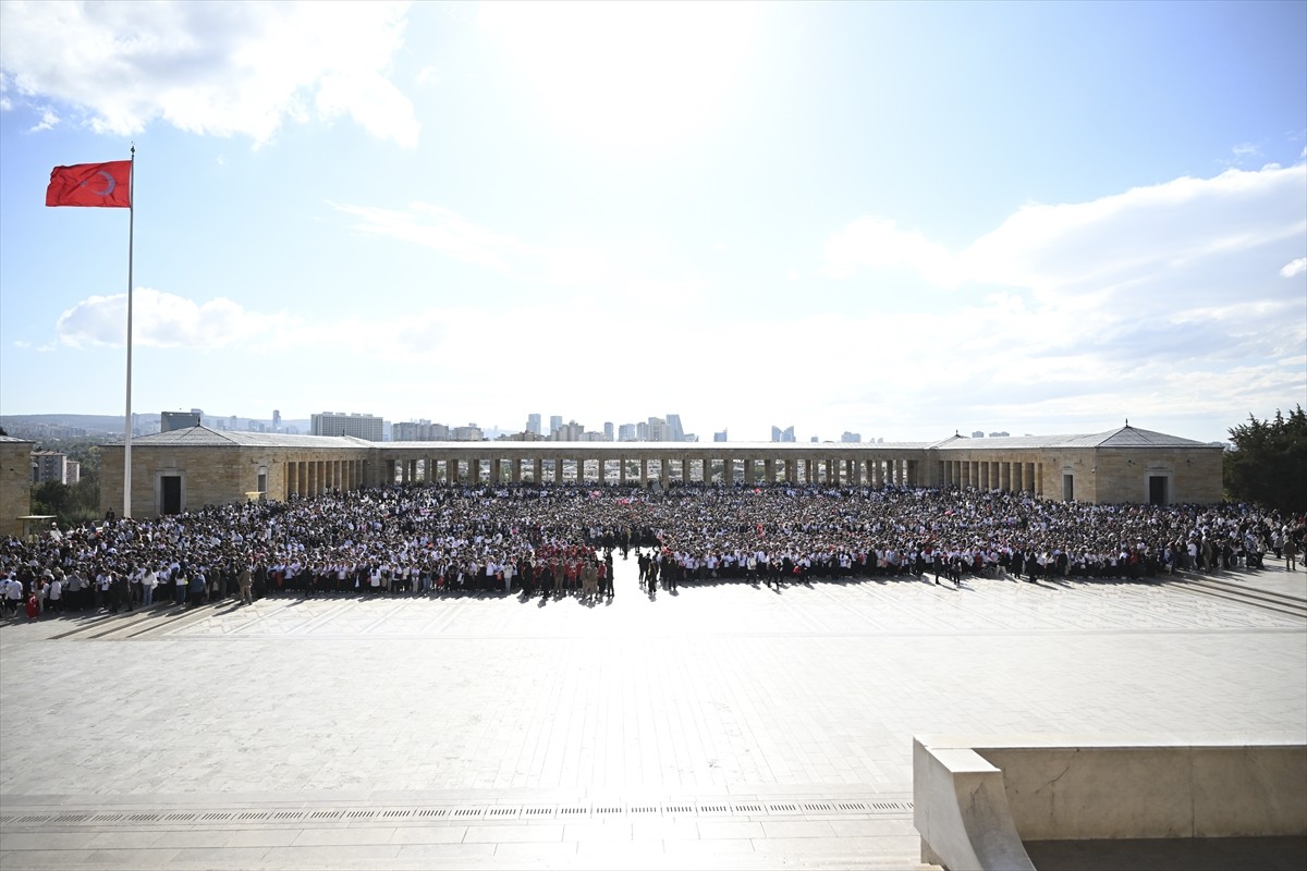 Lösemili Çocuklar Sağlık ve Eğitim Vakfı (LÖSEV) Yönetim Kurulu Başkanı Üstün Ezer, LÖSEV üyeleri...