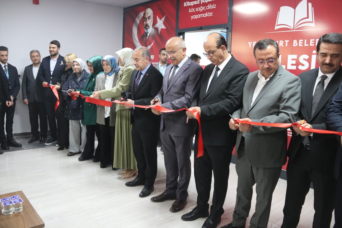 Malatya'da merkez Yeşilyurt Belediyesinin yaptırdığı 250 kişilik Çilesiz Kütüphanesi'nin açılışı...