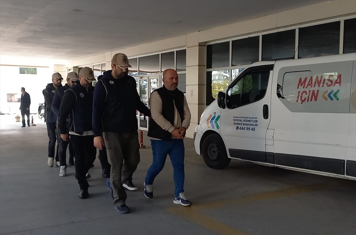 Manisa merkez, Akhisar ve Kırkağaç ilçelerinde Fetullahçı Terör Örgütü'ne (FETÖ) yönelik...