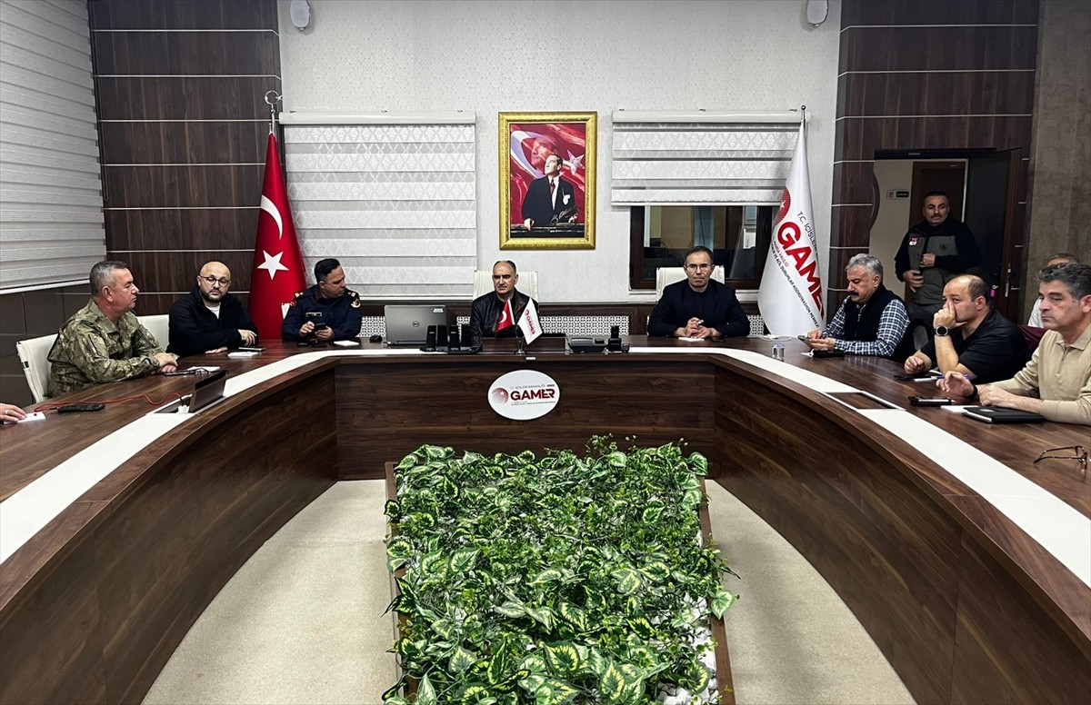 Manisa Valiliği, Balıkesir'in Sındırgı ilçesinde meydana gelen ve Manisa'da da hissedilen 6,1...