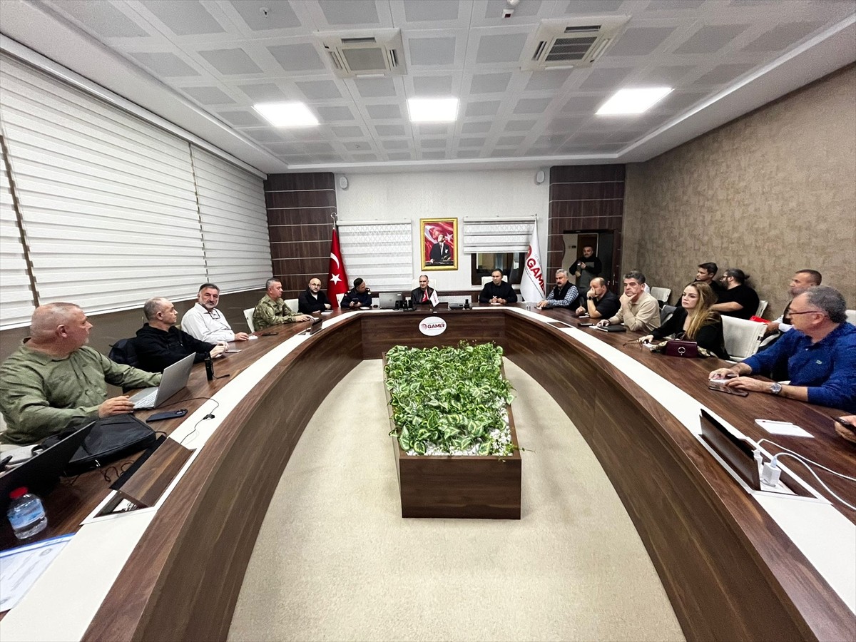 Manisa Valiliği, Balıkesir'in Sındırgı ilçesinde meydana gelen ve Manisa'da da hissedilen 6,1...