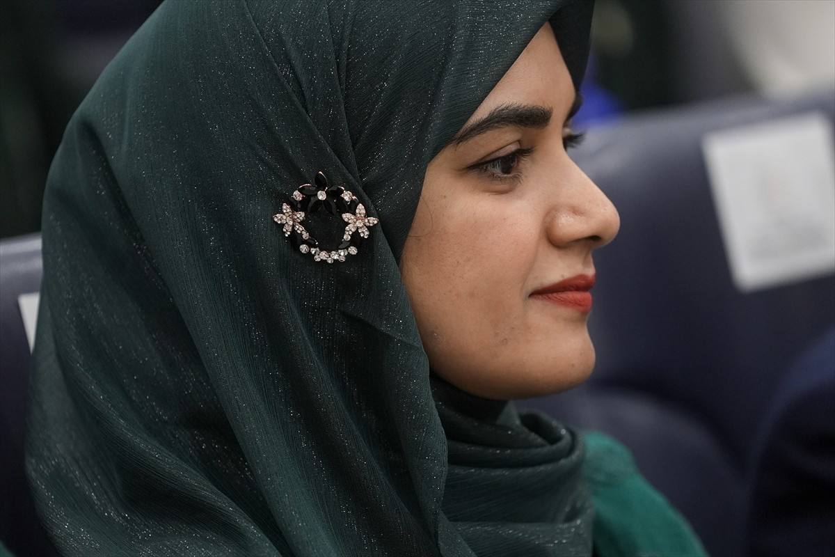 Milli Eğitim Bakanı Yusuf Tekin, Milli Eğitim Bakanlığı Başöğretmen Salonu'nda ülkelerinde başarı...