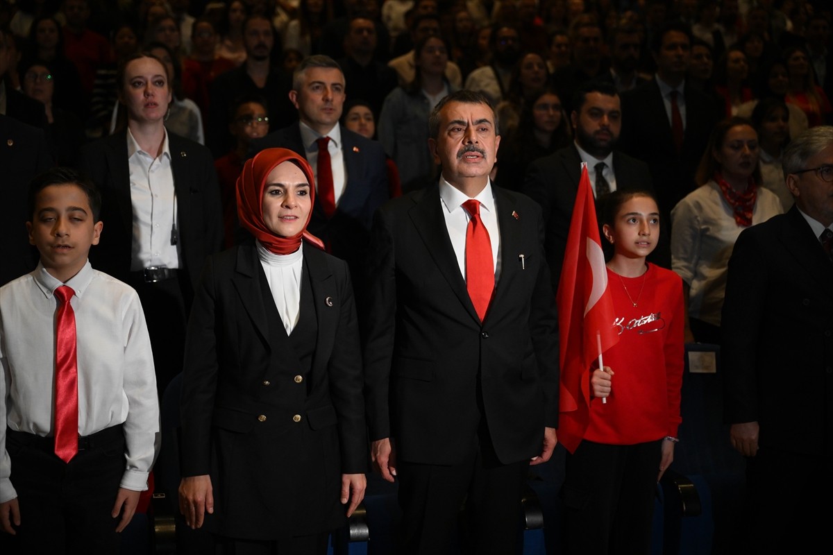 Milli Eğitim Bakanlığınca (MEB), "Köklü Geçmişten Güçlü Cumhuriyete" konulu yarışmanın ödül töreni...